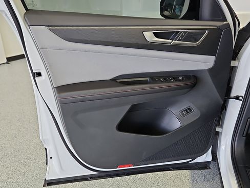 New 2026 Volkswagen Atlas Peak Edition AWD/4WD image 17
