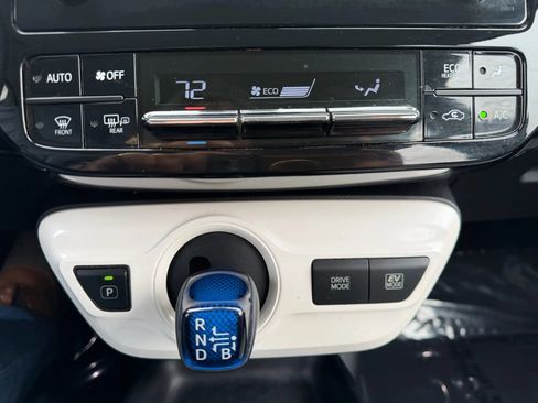 Used 2017 Toyota Prius Two image 50