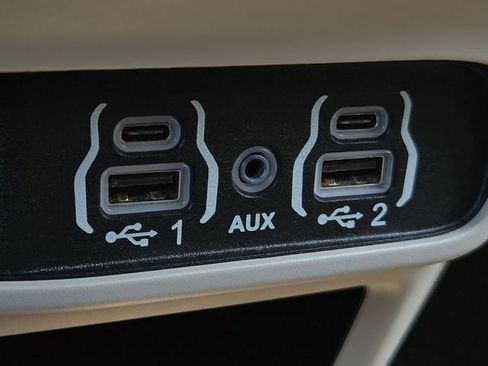 Used 2024 Chrysler Pacifica Touring-L FWD image 28