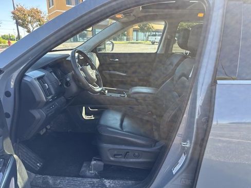 Used 2023 Nissan Pathfinder SL AWD/4WD image 11