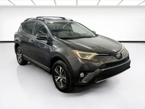Used 2018 Toyota RAV4 XLE AWD/4WD image 3