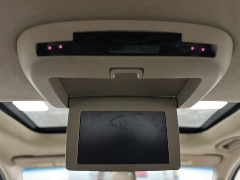 Used 2012 Hyundai Veracruz Limited w/ Entertainment Pkg FWD image 21