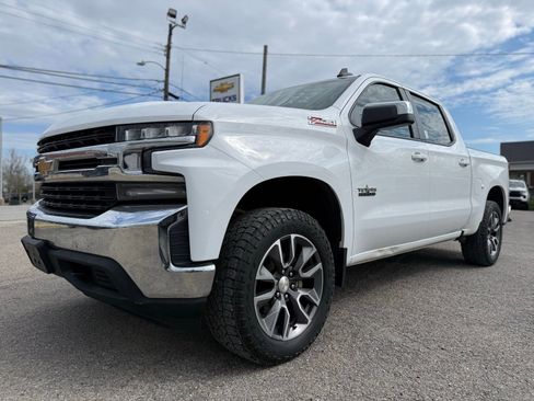 Used 2020 Chevrolet Silverado 1500 LT w/ Texas Edition AWD/4WD image 2