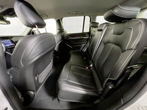 Used 2022 Jeep Grand Cherokee Limited AWD/4WD image 23