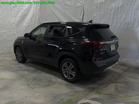 Used 2021 Kia Seltos LX AWD/4WD image 7