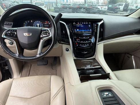 Used 2019 Cadillac Escalade ESV Premium Luxury image 18