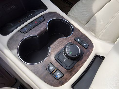 Used 2023 GMC Acadia Denali w/ Denali Technology Package AWD/4WD image 16