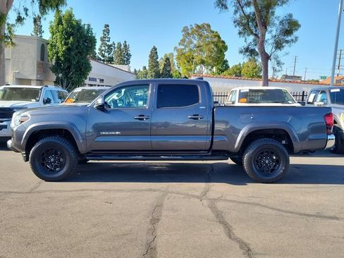 Used 2020 Toyota Tacoma SR5 RWD image 30