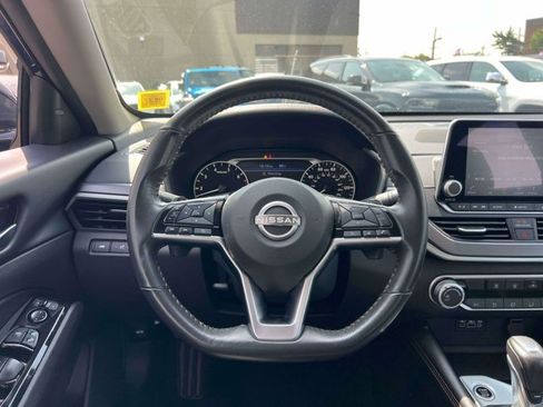 Used 2024 Nissan Altima 2.5 SR FWD image 14