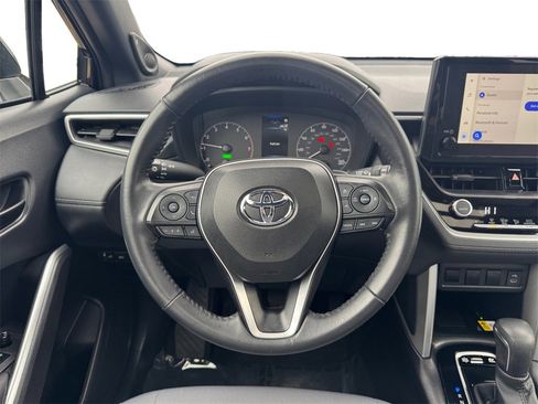 Used 2023 Toyota Corolla Cross image 11