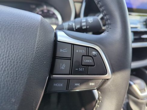Used 2025 Toyota Highlander XLE AWD/4WD image 18