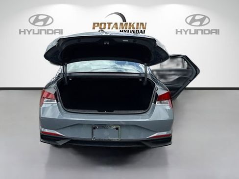 Used 2023 Hyundai Elantra SEL w/ Convenience Package image 24