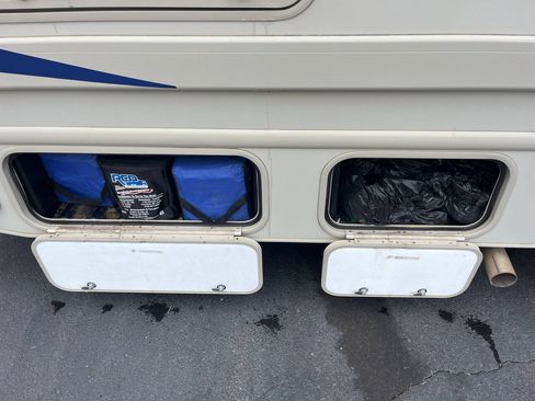 Used 2018 Ford E-450 and Econoline 450 Super Duty w/ Motorhome Prep Package RWD image 33