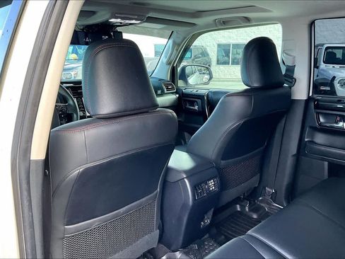 Used 2020 Toyota 4Runner 4WD image 12