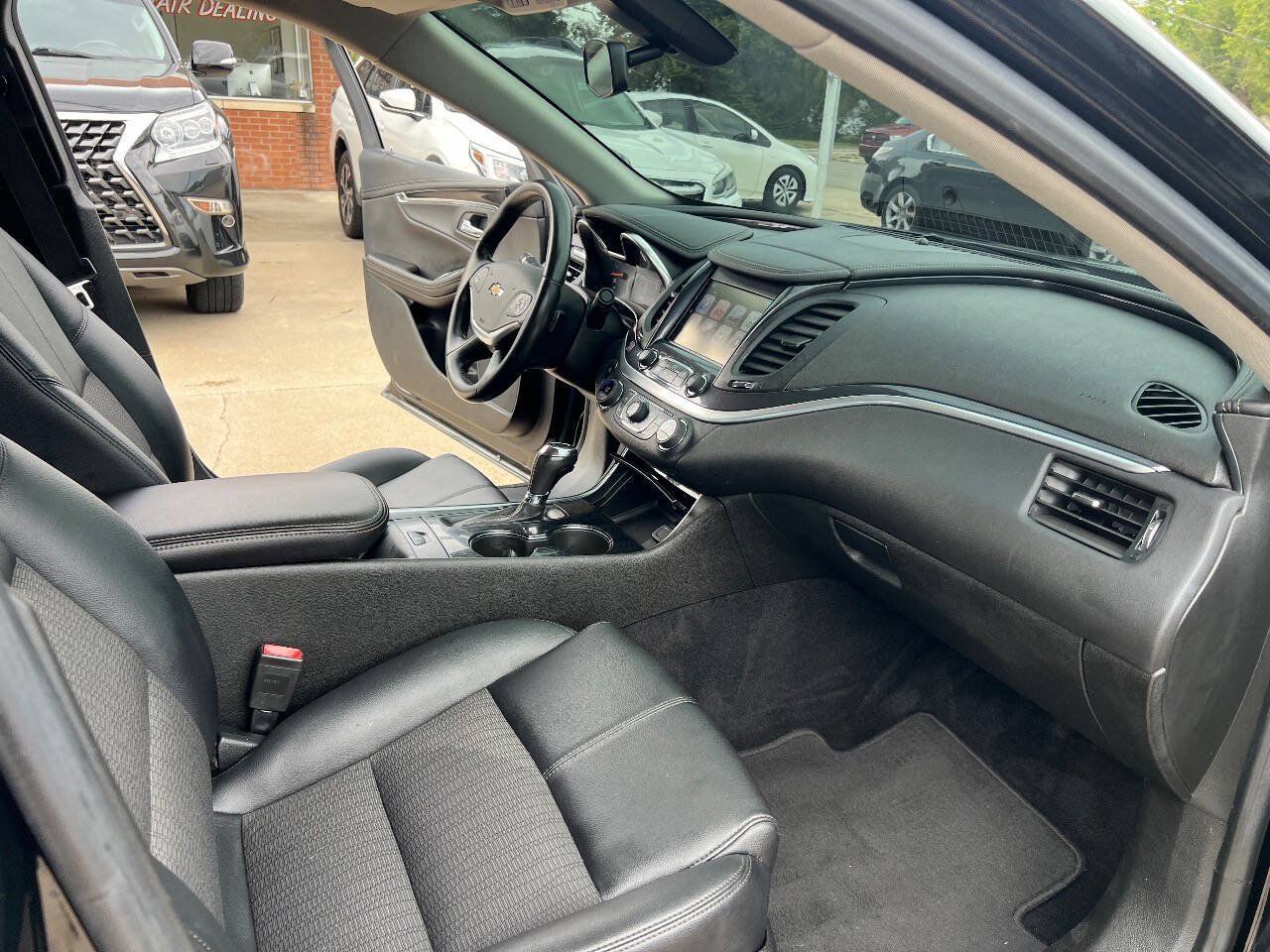 Used 2019 Chevrolet Impala LT FWD image 19