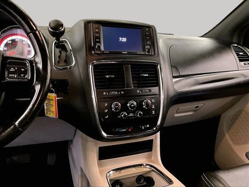 Used 2019 Dodge Grand Caravan SXT FWD image 7