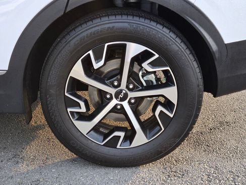 Used 2025 Kia Sportage EX w/ Premium Package FWD image 17