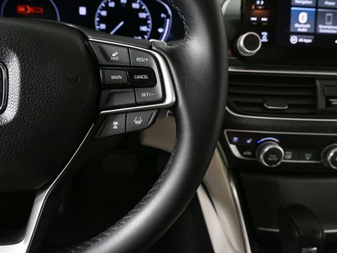 Used 2018 Honda Accord Touring image 11