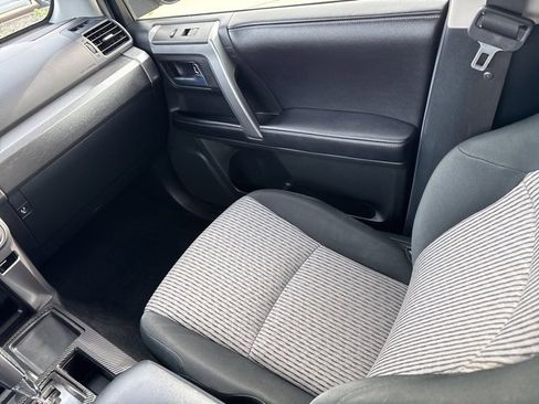 Used 2016 Toyota 4Runner SR5 image 16