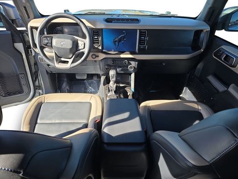 Used 2023 Ford Bronco Wildtrak image 12