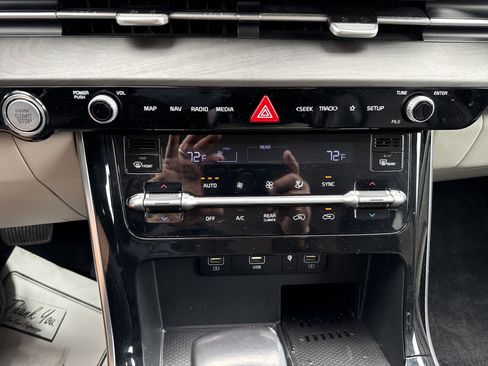 Used 2022 Kia Carnival EX FWD image 26