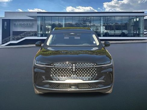 Used 2024 Lincoln Nautilus Reserve w/ Equipment Group 203A AWD/4WD image 2