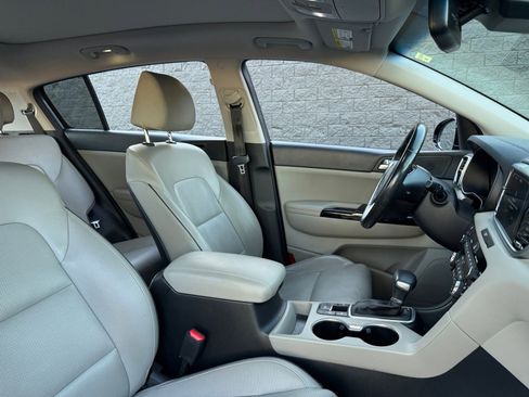 Used 2021 Kia Sportage EX w/ EX Technology Package image 19