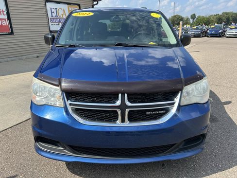 Used 2011 Dodge Grand Caravan SXT FWD image 2