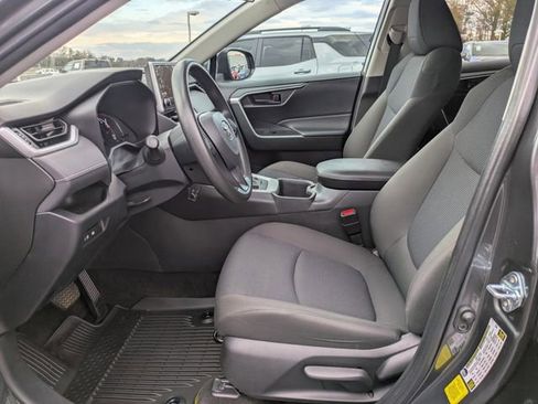 Used 2021 Toyota RAV4 XLE Premium image 22