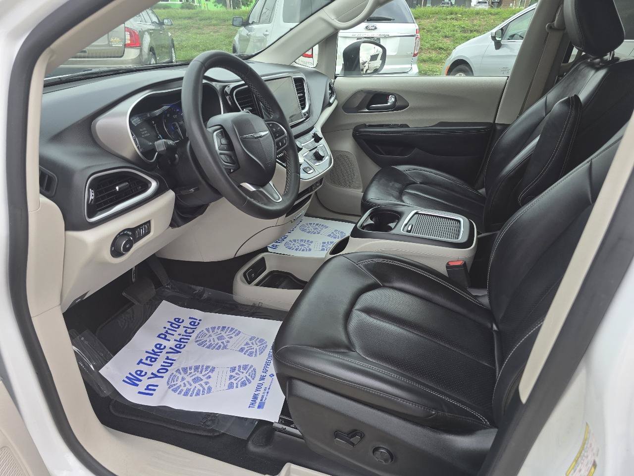Used 2023 Chrysler Pacifica Touring-L FWD image 27