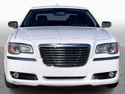 Used 2013 Chrysler 300 C image 5