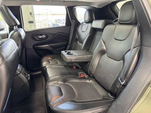Used 2019 Jeep Cherokee Limited AWD/4WD image 24
