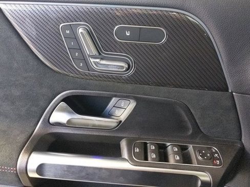 New 2024 Mercedes-Benz GLB 250 image 9