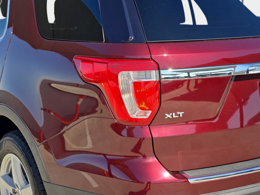 Used 2018 Ford Explorer XLT w/ Equipment Group 202A FWD image 39