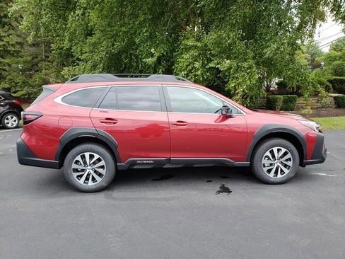 Used 2025 Subaru Outback Premium image 2