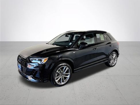 Used 2023 Audi Q3 2.0T Premium Plus w/ Premium Plus Package AWD/4WD image 2