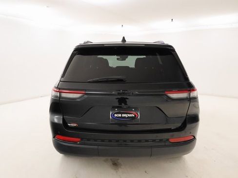 Used 2023 Jeep Grand Cherokee Altitude image 4