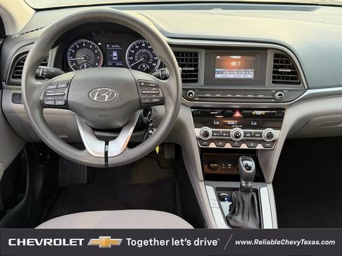 Used 2020 Hyundai Elantra SE FWD image 12