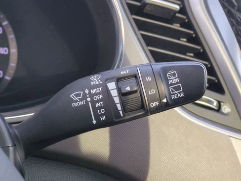 Used 2017 Hyundai Santa Fe Limited image 28