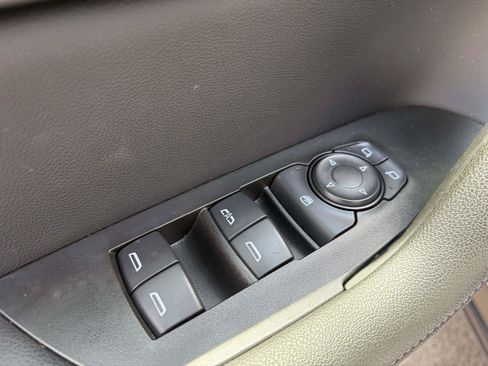 Used 2025 Chevrolet Blazer LT FWD image 5