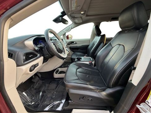 Used 2018 Chrysler Pacifica Limited w/ Advanced Safetytec Group image 9
