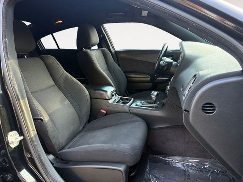Used 2017 Dodge Charger R/T RWD image 4