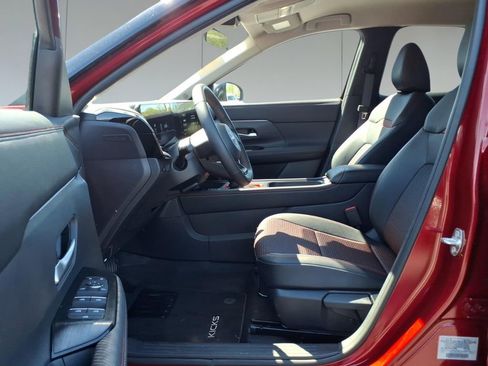 Used 2025 Nissan Kicks SR FWD image 16