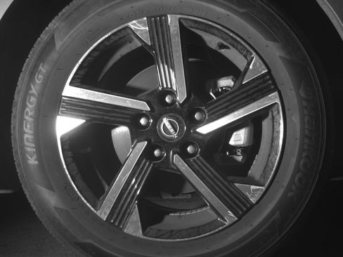 Used 2025 Nissan Sentra SV FWD image 13