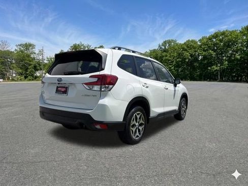 Used 2023 Subaru Forester Premium AWD/4WD image 9