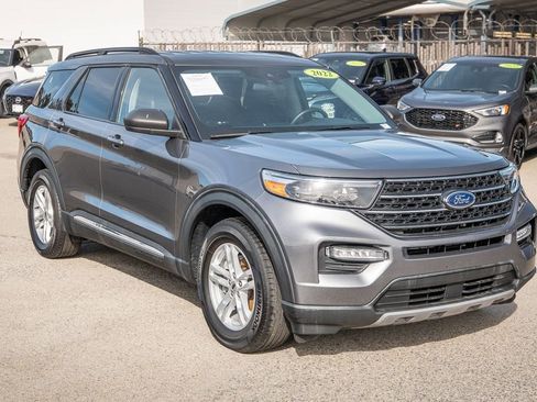 Used 2022 Ford Explorer XLT w/ Equipment Group 202A image 4