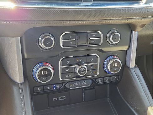 Used 2022 GMC Yukon XL SLT w/ SLT Luxury Package image 31