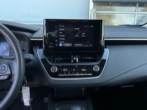 Used 2025 Toyota Corolla LE image 15