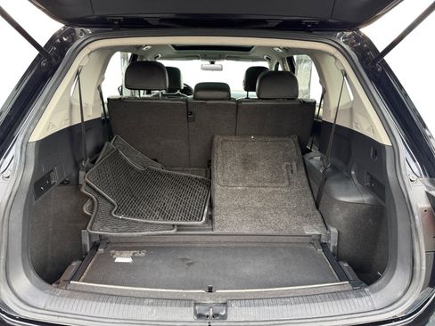 Used 2018 Volkswagen Tiguan SE w/ Panoramic Sunroof Package image 17