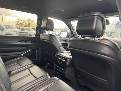 Used 2024 Jeep Wagoneer Series II w/ Flexible Seating Group image 15